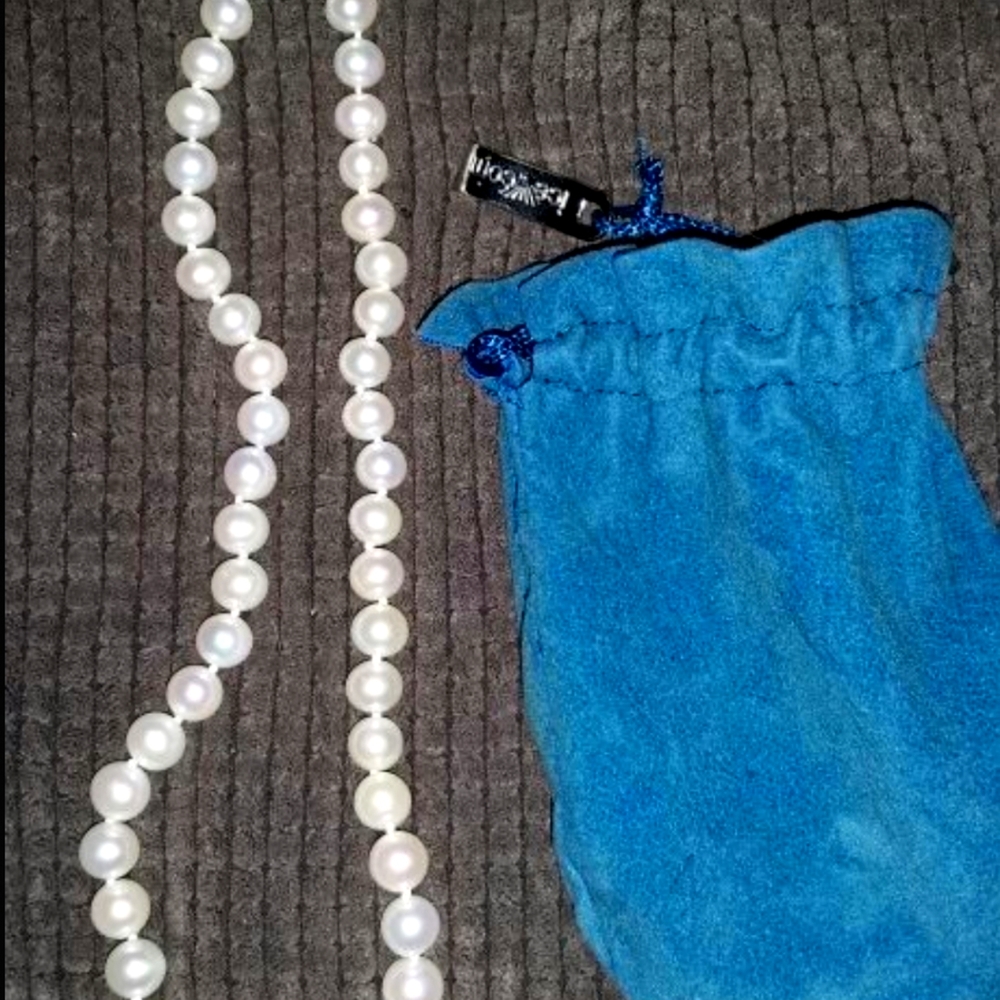 NEW Pearl 18 inch necklace.. From The Ellen Show